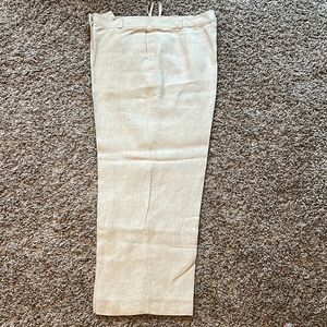 Linen cropped pants.